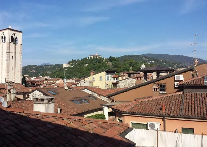 阿尔塔纳城市之家公寓 *